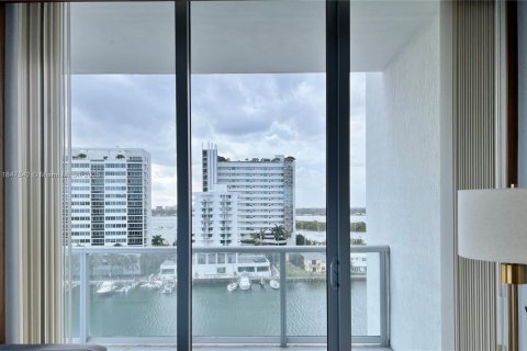 Condo in North Bay Village, Florida, 2 bedrooms  № 1848342 - photo 8