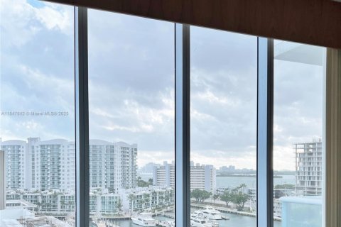 Condo in North Bay Village, Florida, 2 bedrooms  № 1848342 - photo 7