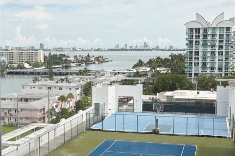 Condo in North Bay Village, Florida, 2 bedrooms  № 1848342 - photo 30
