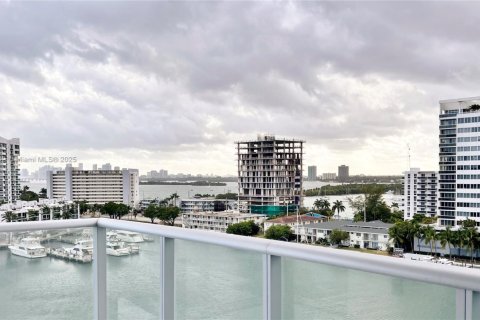 Condo in North Bay Village, Florida, 2 bedrooms  № 1848342 - photo 9