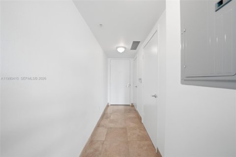 Condo in Miami, Florida, 1 bedroom  № 2052977 - photo 5