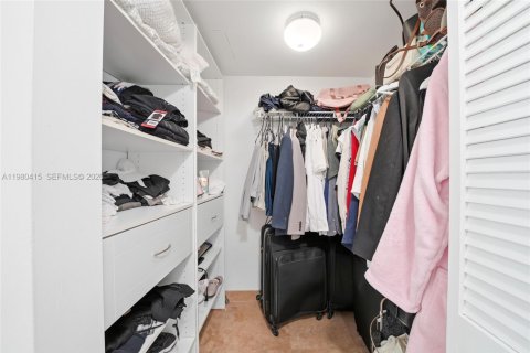 Condo in Miami, Florida, 1 bedroom  № 2052977 - photo 21