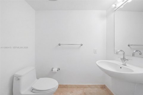 Condo in Miami, Florida, 1 bedroom  № 2052977 - photo 6