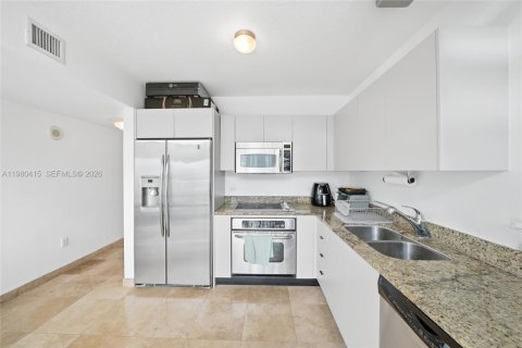 Condo in Miami, Florida, 1 bedroom  № 2052977 - photo 9