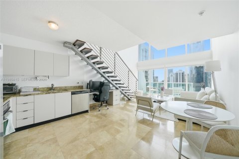 Condo in Miami, Florida, 1 bedroom  № 2052977 - photo 7