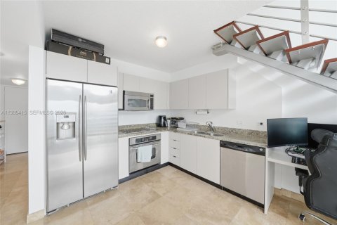 Condo in Miami, Florida, 1 bedroom  № 2052977 - photo 8