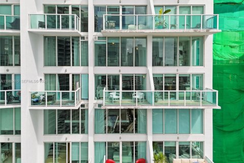 Condo in Miami, Florida, 1 bedroom  № 2052977 - photo 25