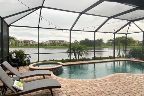 House in LAKEWOOD NATIONAL in Bradenton, Florida 4 bedrooms, 208.84 sq.m. № 214152 - photo 10