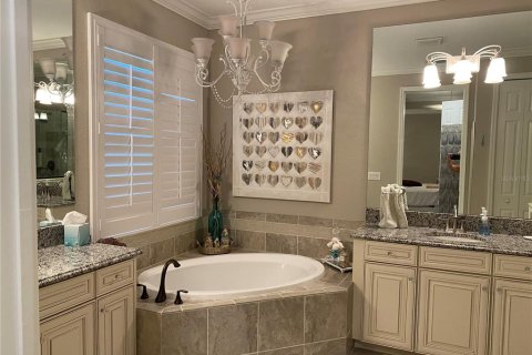House in LAKEWOOD NATIONAL in Bradenton, Florida 4 bedrooms, 208.84 sq.m. № 214152 - photo 20