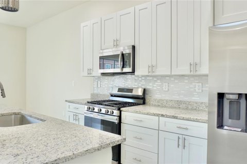 Adosado en alquiler en Kissimmee, Florida, 5 dormitorios, 197.14 m2 № 1553459 - foto 9