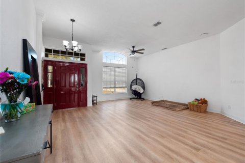House in Lake Mary, Florida 4 bedrooms, 211.72 sq.m. № 2121144 - photo 17