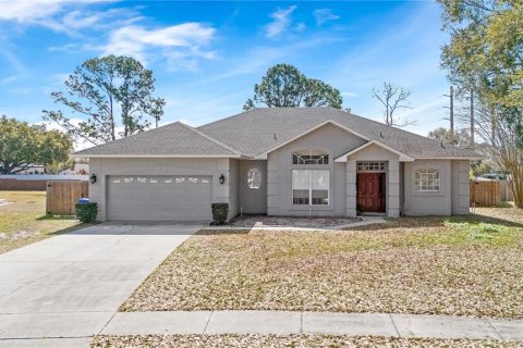 House in Lake Mary, Florida 4 bedrooms, 211.72 sq.m. № 2121144 - photo 3