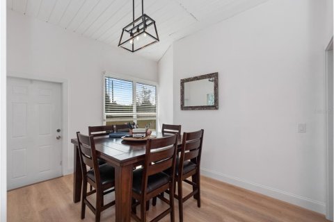 House in Lake Mary, Florida 4 bedrooms, 211.72 sq.m. № 2121144 - photo 25