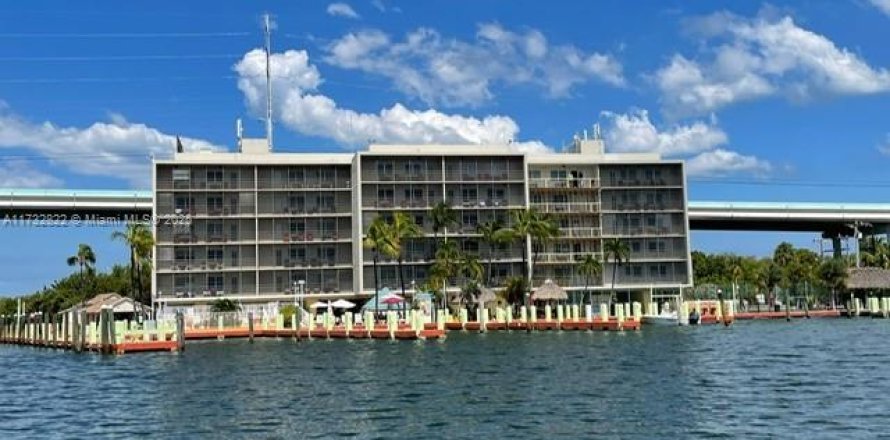 Condo in Miami, Florida, 2 bedrooms № 1729189