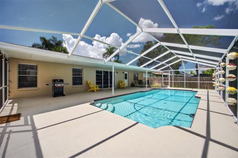 House in Palm Harbor, Florida 3 bedrooms, 189.71 sq.m. № 1909186 - photo 3