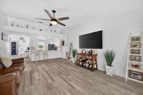 House in Palm Harbor, Florida 3 bedrooms, 189.71 sq.m. № 1909186 - photo 25