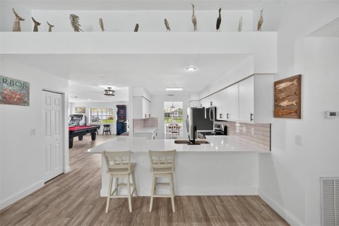 House in Palm Harbor, Florida 3 bedrooms, 189.71 sq.m. № 1909186 - photo 23