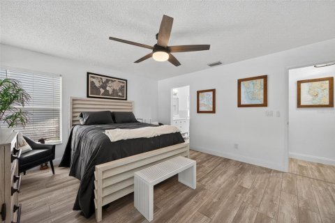 House in Palm Harbor, Florida 3 bedrooms, 189.71 sq.m. № 1909186 - photo 30