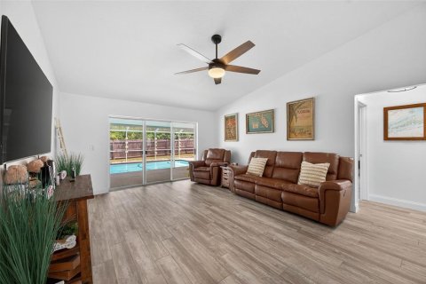 House in Palm Harbor, Florida 3 bedrooms, 189.71 sq.m. № 1909186 - photo 27