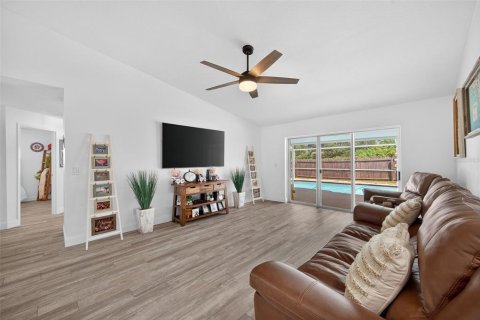 House in Palm Harbor, Florida 3 bedrooms, 189.71 sq.m. № 1909186 - photo 28