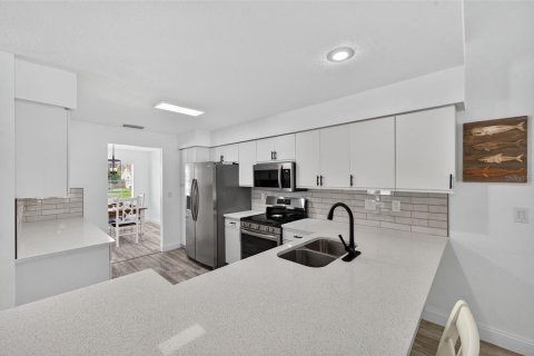 House in Palm Harbor, Florida 3 bedrooms, 189.71 sq.m. № 1909186 - photo 21