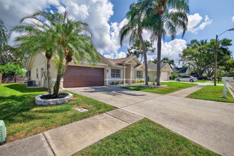 House in Palm Harbor, Florida 3 bedrooms, 189.71 sq.m. № 1909186 - photo 8