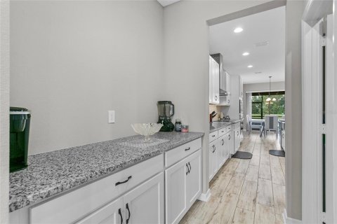 House in DeBary, Florida 5 bedrooms, 342.72 sq.m. № 1542905 - photo 8