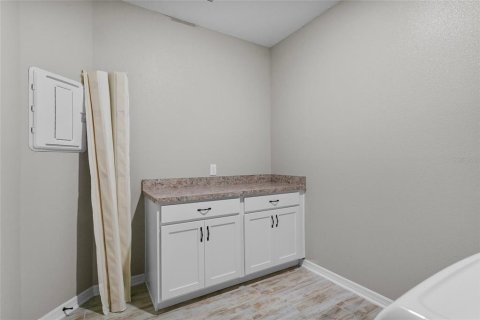 House in DeBary, Florida 5 bedrooms, 342.72 sq.m. № 1542905 - photo 24