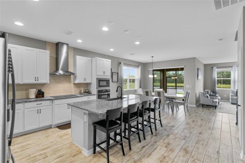House in DeBary, Florida 5 bedrooms, 342.72 sq.m. № 1542905 - photo 9