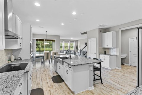 House in DeBary, Florida 5 bedrooms, 342.72 sq.m. № 1542905 - photo 12