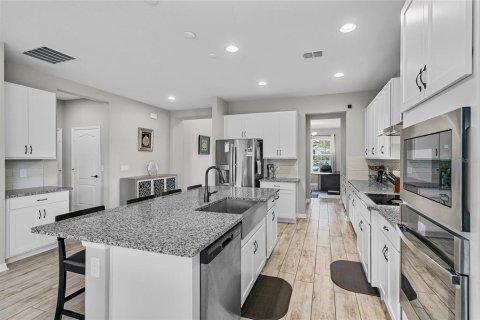 House in DeBary, Florida 5 bedrooms, 342.72 sq.m. № 1542905 - photo 11
