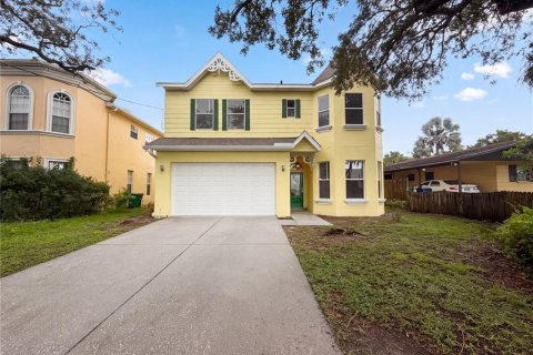 House in Tampa, Florida 5 bedrooms, 272.95 sq.m. № 2283775