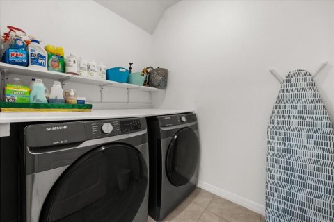 Casa en alquiler en Kissimmee, Florida, 5 dormitorios, 248.42 m2 № 2116366 - foto 30