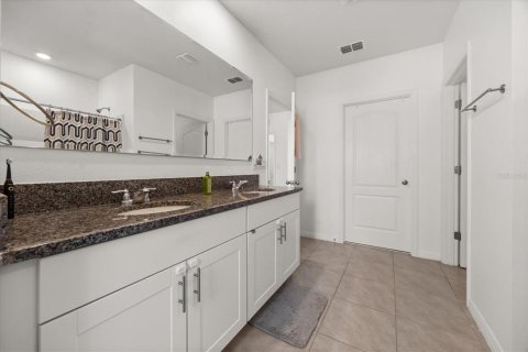 Casa en alquiler en Kissimmee, Florida, 5 dormitorios, 248.42 m2 № 2116366 - foto 20