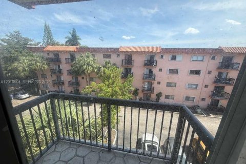 Снять в аренду кондоминиум в Хайалиа, Флорида 2 спальни, 75.44м2, № 2076507 - фото 16
