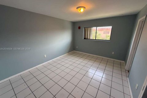 Снять в аренду кондоминиум в Хайалиа, Флорида 2 спальни, 75.44м2, № 2076507 - фото 13