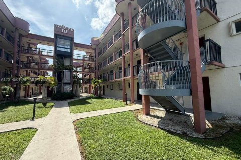 Снять в аренду кондоминиум в Хайалиа, Флорида 2 спальни, 75.44м2, № 2076507 - фото 2