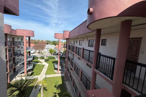 Снять в аренду кондоминиум в Хайалиа, Флорида 2 спальни, 75.44м2, № 2076507 - фото 4