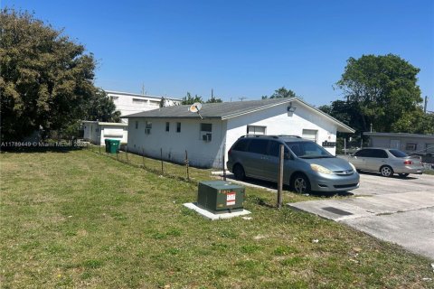 Propiedad comercial en venta en Fort Lauderdale, Florida, 343 m2 № 1736039 - foto 4