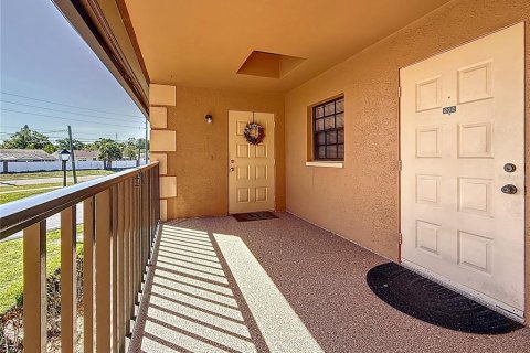Condominio en venta en Largo, Florida, 2 dormitorios, 84.73 m2 № 1735390 - foto 4