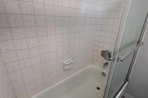 Copropriété à vendre à Miramar, Floride: 2 chambres, 94.3 m2 № 1928344 - photo 13