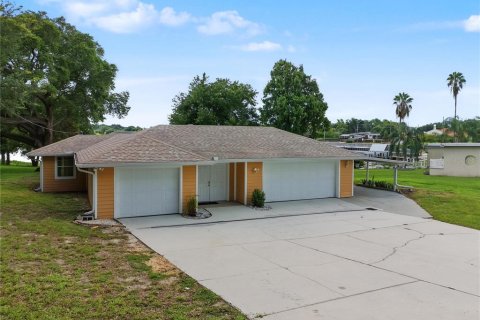 Villa ou maison à Winter Haven, Floride 3 chambres, 176.51 m2 № 2302557