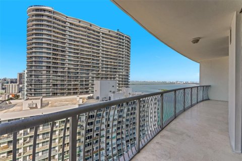Condo in Miami, Florida, 1 bedroom  № 1998105 - photo 22