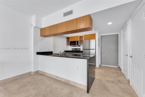 Condo in Miami, Florida, 1 bedroom  № 1998105 - photo 8