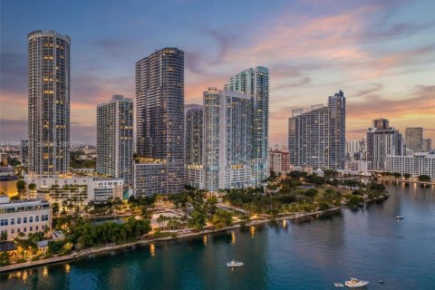 Condo in Miami, Florida, 1 bedroom  № 1998105 - photo 6