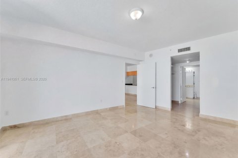 Condo in Miami, Florida, 1 bedroom  № 1998105 - photo 15