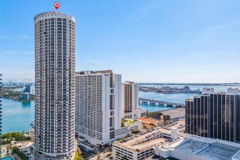 Condo in Miami, Florida, 1 bedroom  № 1998105 - photo 2