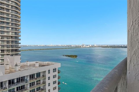 Condo in Miami, Florida, 1 bedroom  № 1998105 - photo 23