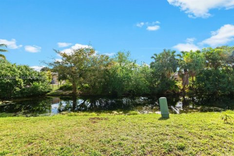 Купить таунхаус в Корал-Спрингс, Флорида 3 спальни, 123.56м2, № 2066183 - фото 24