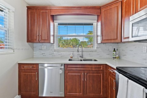 Купить таунхаус в Корал-Спрингс, Флорида 3 спальни, 123.56м2, № 2066183 - фото 13